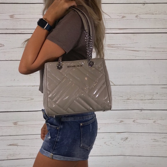 Michael Kors Peyton Tote - Picture 2 of 10